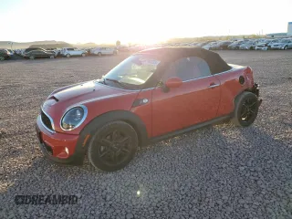 2015 MINI Roadster S z VIN WMWSY3C57FT595590, wystawiony jako Copart lot #87748725 z przebiegiem 72 494 mil mil oraz Szkody całkowita. Historia ofert i sprzedaży dostępna na DreamBid. Obrazek 1.