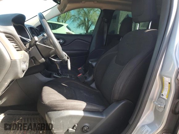 2017 Jeep Cherokee Latitude с VIN 1C4PJLCS3HW514430, выставлен на аукционе Copart как лот 50260275 с пробегом 120 021 миль миль и Списание • Salvage title. История ставок и продаж доступна на DreamBid. Изображение 7.