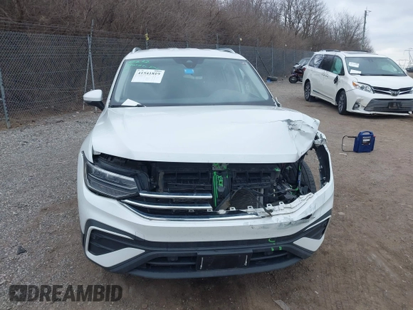 2023 Volkswagen Tiguan SE z VIN 3VV2B7AX8PM062519, wystawiony jako IAAI lot #41541819 z przebiegiem 93 873 mil mil oraz . Historia ofert i sprzedaży dostępna na DreamBid. Obrazek 12.