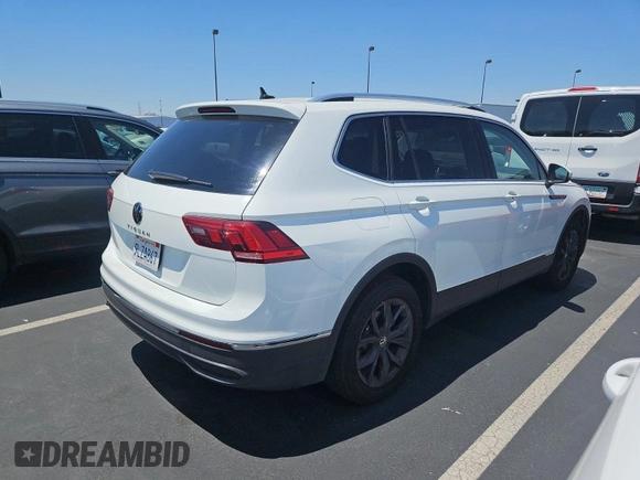 2024 Volkswagen Tiguan SE z VIN 3VV3B7AX3RM105123, wystawiony jako IAAI lot #42796460 z przebiegiem 36 543 mil mil oraz . Historia ofert i sprzedaży dostępna na DreamBid. Obrazek 10.