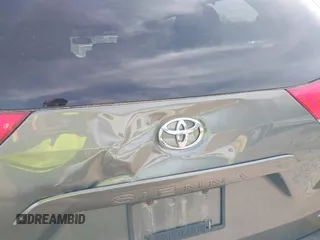 2013 Toyota Sienna XLE AAS с VIN 5TDYK3DC8DS318387, выставлен на аукционе IAAI как лот 42146255 с пробегом 244 899 миль миль и . История ставок и продаж доступна на DreamBid. Изображение 17.