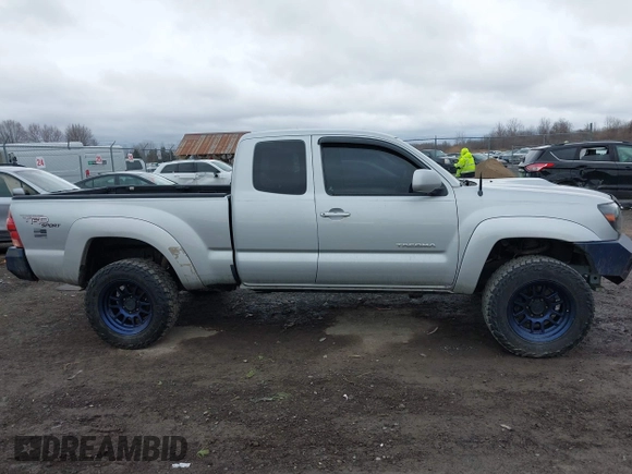 2006 Toyota Tacoma with VIN 5TEUU42N26Z153137, listed as a IAAI auction lot 41802170 with 206,156 mi miles. Bid and sale history available at carsss.com. Image 13.
