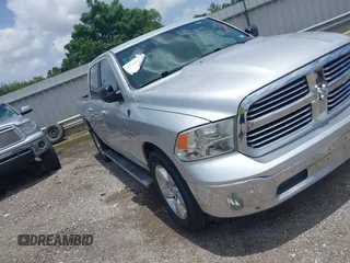 2015 Ram 1500 Outdoorsman z VIN 1C6RR6LT1FS729280, wystawiony jako IAAI lot #42445245 z przebiegiem 175 649 mil mil oraz . Historia ofert i sprzedaży dostępna na DreamBid. Obrazek 1.