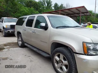 2013 Chevrolet Suburban LT with VIN 1GNSKJE74DR166223, listed as a IAAI auction lot 42172184 with 200,901 mi miles and . Bid and sale history available at DreamBid. Image 13.