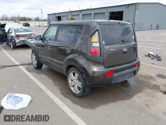 2010 Kia Soul + with VIN KNDJT2A21A7159044, listed as a IAAI auction lot 41877813 with 121,814 mi miles. Bid and sale history available at carsss.com. Image 3.
