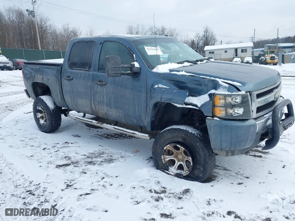 2007 Chevrolet Silverado 1500 LT w/1LT with VIN 2GCEK13M171527788, listed as a IAAI auction lot 41348280 with 136,305 mi miles. Bid and sale history available at carsss.com. Image 1.