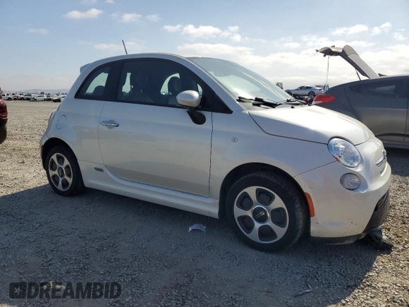 2017 FIAT 500e z VIN 3C3CFFGE5HT515272, wystawiony jako Copart lot #58271005 z przebiegiem 47 663 mil mil oraz Czysty tytuł • Clean title. Historia ofert i sprzedaży dostępna na DreamBid. Obrazek 4.