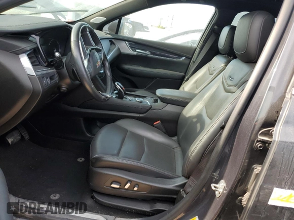 2023 Cadillac XT5 FWD Premium Luxury z VIN 1GYKNCRS0PZ173923, wystawiony jako Copart lot #52212695 z przebiegiem Nie podano mil oraz Szkoda całkowita • Salvage title. Historia ofert i sprzedaży dostępna na DreamBid. Obrazek 7.