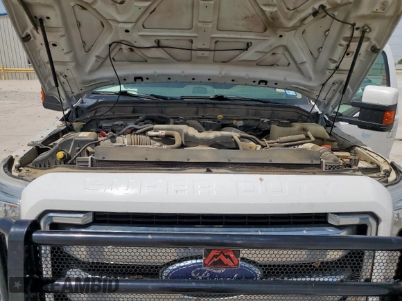 2015 Ford F-250 Lariat z VIN 1FT7W2BT5FED51952, wystawiony jako Copart lot #57121025 z przebiegiem 174 811 mil mil oraz Szkoda całkowita • Salvage title. Historia ofert i sprzedaży dostępna na DreamBid. Obrazek 11.