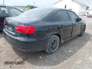 2013 Volkswagen Jetta S с VIN 3VW2K7AJ3DM287093, выставлен на аукционе IAAI как лот 42462370 с пробегом 234 157 миль миль и . История ставок и продаж доступна на DreamBid. Изображение 4.