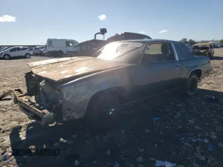 1981 Oldsmobile Cutlass z VIN 2G3AR47A3B2405223, wystawiony jako Copart lot #85947814 z przebiegiem Nie podano mil oraz Szkody całkowita. Historia ofert i sprzedaży dostępna na DreamBid. Obrazek 1.
