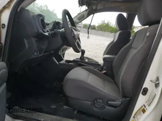 2021 Toyota Tacoma SR z VIN 3TMCZ5AN0MM411900, wystawiony jako Copart lot #58072365 z przebiegiem Nie podano mil oraz Nie do naprawy • Non repairable. Historia ofert i sprzedaży dostępna na DreamBid. Obrazek 7.