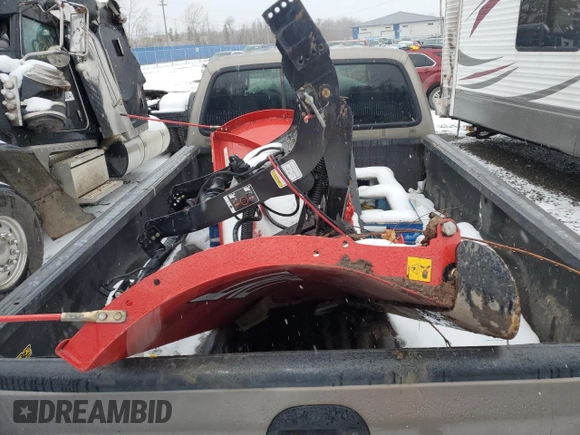 2004 Ford F-350 XL z VIN 1FTSW31P74EB59689, wystawiony jako Copart lot #87101184 z przebiegiem 240 134 mil mil oraz Szkoda całkowita • Salvage title. Historia ofert i sprzedaży dostępna na DreamBid. Obrazek 12.