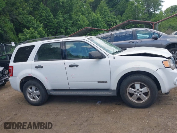 2008 Ford Escape XLT z VIN 1FMCU03108KC68967, wystawiony jako IAAI lot #42602224 z przebiegiem 105 580 mil mil oraz . Historia ofert i sprzedaży dostępna na DreamBid. Obrazek 12.