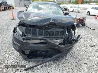 2018 Jeep Compass Altitude z VIN 3C4NJCBB5JT327078, wystawiony jako Copart lot #56466005 z przebiegiem 73 768 mil mil oraz Szkoda całkowita • Salvage title. Historia ofert i sprzedaży dostępna na DreamBid. Obrazek 5.