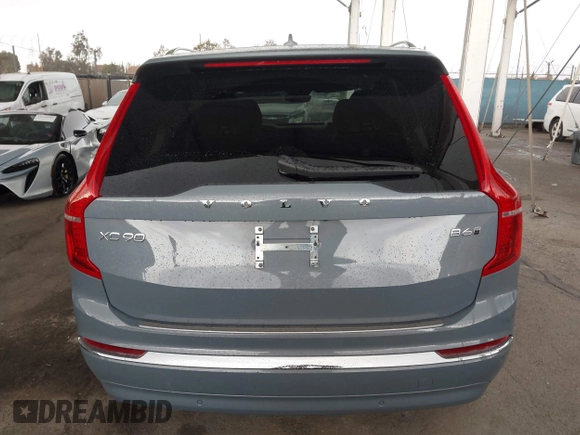 2023 Volvo XC90 Plus z VIN YV4062PN8P1989176, wystawiony jako IAAI lot #41957832 z przebiegiem 27 838 mil mil oraz . Historia ofert i sprzedaży dostępna na DreamBid. Obrazek 16.
