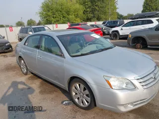 2006 Toyota Avalon XL with VIN 4T1BK36B86U078276, listed as a IAAI auction lot 40260442 with 136,502 mi miles. Bid and sale history available at carsss.com. Image 1.