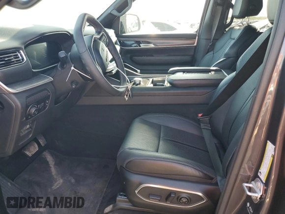 2024 Jeep Wagoneer Series II z VIN 1C4SJUBP3RS122179, wystawiony jako Copart lot #84817074 z przebiegiem 5 190 mil mil oraz Nie do naprawy • Non repairable. Historia ofert i sprzedaży dostępna na DreamBid. Obrazek 7.