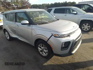 2020 Kia Soul LX with VIN KNDJ23AU8L7108900, listed as a IAAI auction lot 31271971 with 5,551 mi miles. Bid and sale history available at carsss.com. Image 1.
