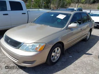 2002 Toyota Avalon XL with VIN 4T1BF28B62U261312, listed as a IAAI auction lot 41957062 with 233,443 mi miles. Bid and sale history available at carsss.com. Image 2.