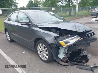 2013 Volkswagen Jetta SE с VIN 3VWDP7AJ0DM448896, выставлен на аукционе IAAI как лот 42456404 с пробегом 166 767 миль миль и . История ставок и продаж доступна на DreamBid. Изображение 1.