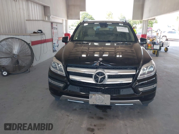 2014 Mercedes-Benz GL 450 z VIN 4JGDF7CE7EA435479, wystawiony jako IAAI lot #42280243 z przebiegiem 138 930 mil mil oraz . Historia ofert i sprzedaży dostępna na DreamBid. Obrazek 12.