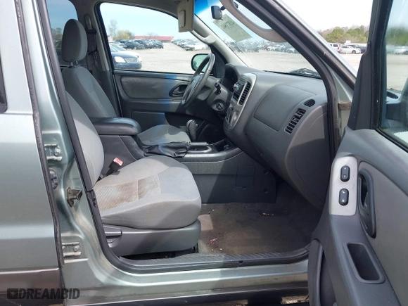 2006 Ford Escape XLT with VIN 1FMYU93166KB46038, listed as a IAAI auction lot 41877801 with 278,459 mi miles. Bid and sale history available at carsss.com. Image 5.