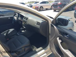 2011 Volkswagen Jetta Sedan SE w/Convenience & Sunroof with VIN 3VWDX7AJ9BM316541, listed as a IAAI auction lot 42037920 with 83,658 mi miles. Bid and sale history available at carsss.com. Image 5.