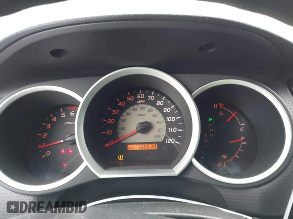 2006 Toyota Tacoma z VIN 5TETX22N46Z260973, wystawiony jako IAAI lot #42194711 z przebiegiem 108 638 mil mil oraz . Historia ofert i sprzedaży dostępna na DreamBid. Obrazek 7.