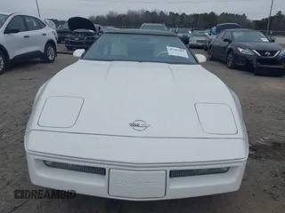 1988 Chevrolet Corvette with VIN 1G1YY218XJ5117657, listed as a IAAI auction lot 41383997 with 33,172 mi miles. Bid and sale history available at carsss.com. Image 6.