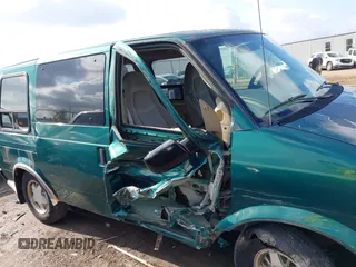 1999 Chevrolet Astro Cargo YF7 z VIN 1GBDM19W7XB184567, wystawiony jako IAAI lot #42422713 z przebiegiem 235 859 mil mil oraz . Historia ofert i sprzedaży dostępna na DreamBid. Obrazek 6.