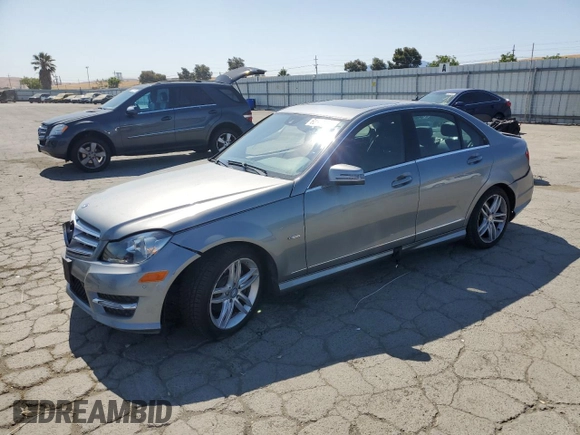 2012 Mercedes-Benz C 250 Sport z VIN WDDGF4HB1CA651815, wystawiony jako Copart lot #62311975 z przebiegiem 80 577 mil mil oraz Szkoda całkowita • Salvage title. Historia ofert i sprzedaży dostępna na DreamBid. Obrazek 1.