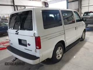 2005 Chevrolet Astro with VIN 1GNDM19X15B102261, listed as a IAAI auction lot 41997440 with 168,151 mi miles. Bid and sale history available at carsss.com. Image 4.