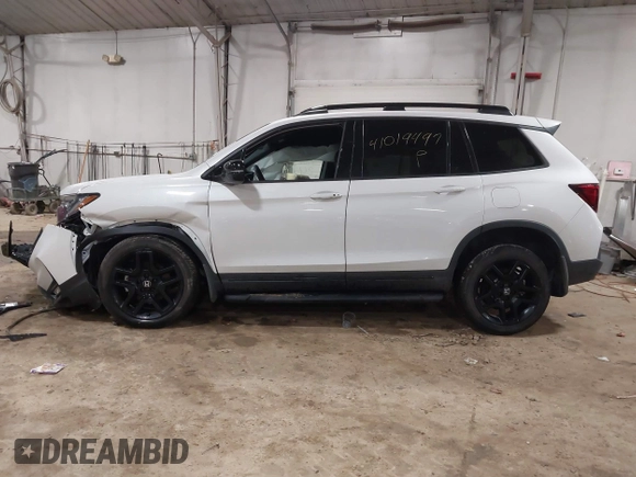 2024 Honda Passport Black Edition with VIN 5FNYF8H86RB001825, listed as a IAAI auction lot 41019497 with 15,884 mi miles and . Bid and sale history available at DreamBid. Image 14.
