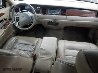 2001 Lincoln Town Car Executive with VIN 1LNHM81W31Y733358, listed as a Copart auction lot 85582644 with 88,418 mi miles and Salvage Title. Bid and sale history available at carsss.com. Image 8.