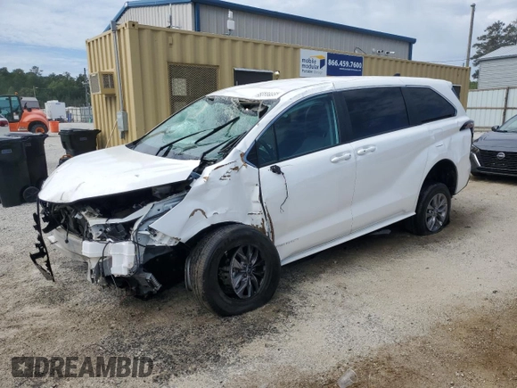2024 Toyota Sienna LE z VIN 5TDKRKEC1RS195484, wystawiony jako Copart lot #55688995 z przebiegiem 20 281 mil mil oraz Czysty tytuł • Clean title. Historia ofert i sprzedaży dostępna na DreamBid. Obrazek 1.