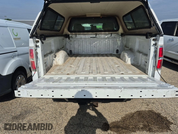 2013 Ford F-150 XL z VIN 1FTEX1EMXDFB60764, wystawiony jako IAAI lot #42566466 z przebiegiem 324 041 mil mil oraz . Historia ofert i sprzedaży dostępna na DreamBid. Obrazek 17.