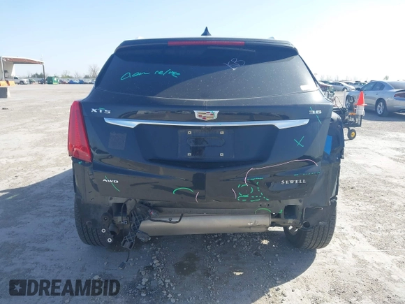 2017 Cadillac XT5 Platinum AWD z VIN 1GYKNFRS7HZ103127, wystawiony jako IAAI lot #41830037 z przebiegiem 82 480 mil mil oraz . Historia ofert i sprzedaży dostępna na DreamBid. Obrazek 17.