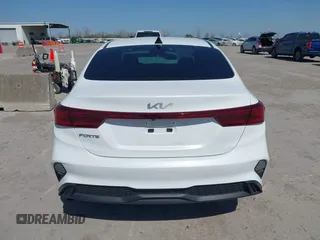 2022 Kia Forte LXS z VIN 3KPF24AD2NE425621, wystawiony jako IAAI lot #41865432 z przebiegiem 14 245 mil mil oraz . Historia ofert i sprzedaży dostępna na DreamBid. Obrazek 16.