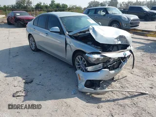 2016 BMW 3 Series 320i xDrive z VIN WBA8A3C59GK689623, wystawiony jako IAAI lot #41472082 z przebiegiem 43 569 mil mil oraz . Historia ofert i sprzedaży dostępna na DreamBid. Obrazek 1.