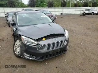 2017 Ford Focus Titanium z VIN 1FADP3N29HL240527, wystawiony jako Copart lot #62891695 z przebiegiem 126 926 mil mil oraz Szkoda całkowita • Salvage title. Historia ofert i sprzedaży dostępna na DreamBid. Obrazek 13.