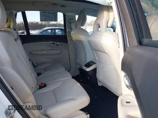 2020 Volvo XC90 Momentum with VIN YV4102PK5L1588674, listed as a IAAI auction lot 41381941 with 26 mi miles. Bid and sale history available at carsss.com. Image 8.