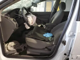 2001 Ford Focus SE with VIN 1FAFP36311W361122, listed as a Copart auction lot 81528684 with 140,431 mi miles and Salvage Title. Bid and sale history available at carsss.com. Image 7.