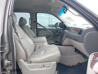 2007 Chevrolet Suburban LT with VIN 3GNFC16J77G114677, listed as a IAAI auction lot 41560052 with 1 mi miles. Bid and sale history available at carsss.com. Image 5.