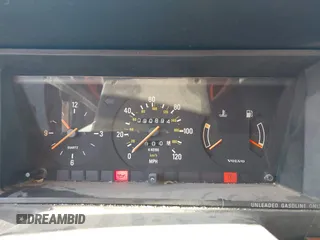 1993 Volvo 240 с VIN YV1AS8801P1490142, выставлен на аукционе IAAI как лот 42125952 с пробегом 90 894 миль миль и . История ставок и продаж доступна на DreamBid. Изображение 7.
