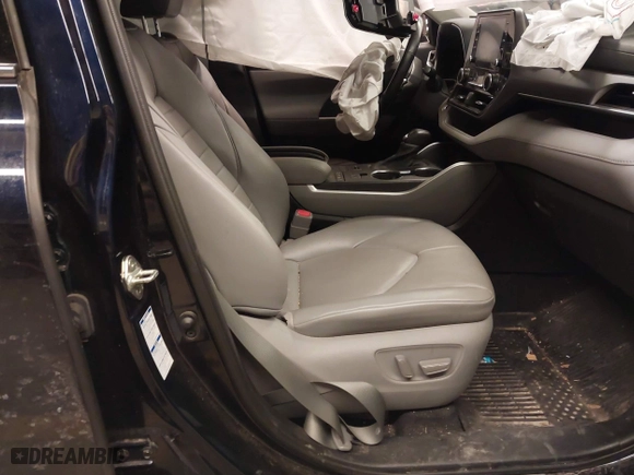 2020 Toyota Highlander XLE with VIN 5TDGZRBH3LS519783, listed as a IAAI auction lot 41366430 with 123,054 mi miles. Bid and sale history available at carsss.com. Image 5.