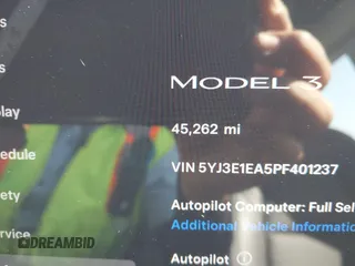 2023 Tesla Model 3 z VIN 5YJ3E1EA5PF401237, wystawiony jako IAAI lot #42520423 z przebiegiem 45 262 mil mil oraz . Historia ofert i sprzedaży dostępna na DreamBid. Obrazek 16.