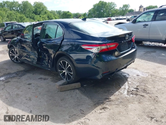 2018 Toyota Camry LE with VIN 4T1B11HK2JU579550, listed as a IAAI auction lot 42309663 with 40,868 mi miles and . Bid and sale history available at DreamBid. Image 3.