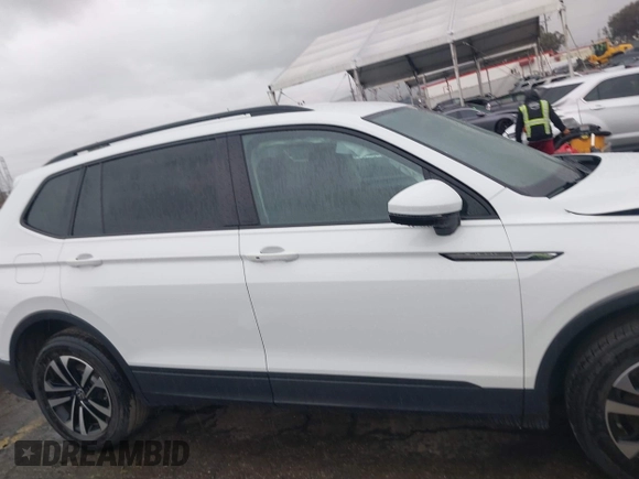 2022 Volkswagen Tiguan S z VIN 3VV1B7AXXNM149461, wystawiony jako IAAI lot #41746132 z przebiegiem 22 832 mil mil oraz . Historia ofert i sprzedaży dostępna na DreamBid. Obrazek 14.