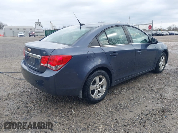 2014 Chevrolet Cruze 1LT z VIN 1G1PC5SB0E7213216, wystawiony jako IAAI lot #41955710 z przebiegiem 147 003 mil mil oraz . Historia ofert i sprzedaży dostępna na DreamBid. Obrazek 4.